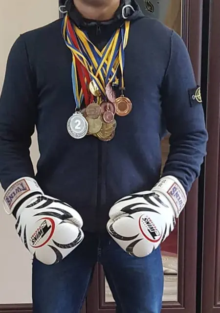 Алекс из Мирнограда, мне 29, познакомлюсь для приятного времяпровождения