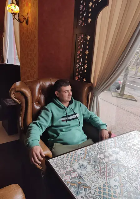 Я Саня, 38 років, знайомлюсь без зобов'язань у Мирнограде