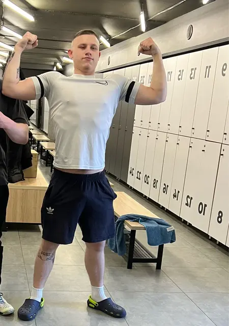 Максим из Ровно, мне 21, познакомлюсь для открытые отношения