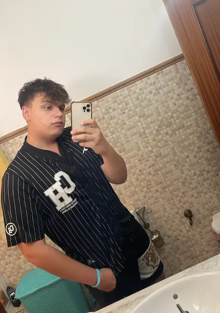 Luis из Малаги, мне 20, познакомлюсь для общения