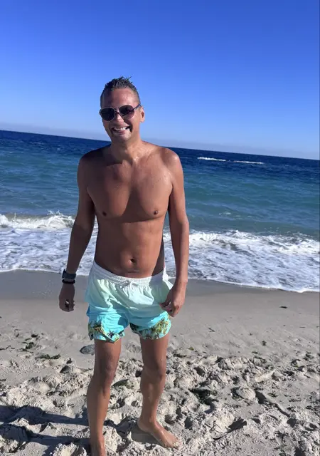 Я Слав, 31 років, знайомлюсь для відкриті стосунки у Одесі