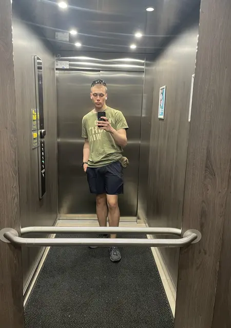 Димон из Одессы, мне 19, познакомлюсь для вирта