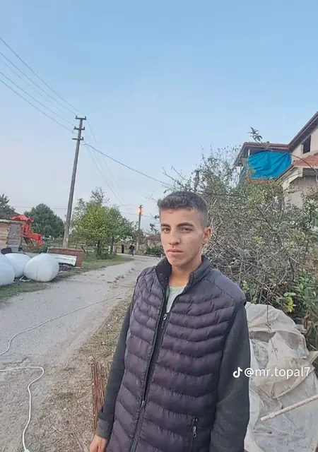 Я Ömür, 25, из Анкары, ищу знакомства без обязательств