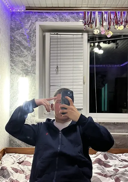 Евгений из Амстердама, мне 18, познакомлюсь без обязательств