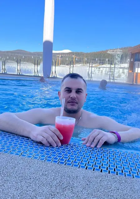 Я Артем, 31, знакомлюсь для открытые отношения в Никополе