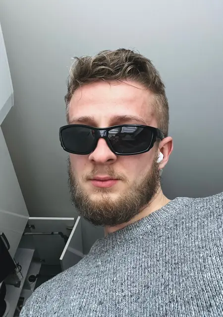 Я Влад, 27, из Кривого Рога, ищу знакомства без обязательств