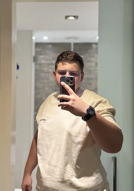 Ivan из Бурсы, мне 24, познакомлюсь без обязательств