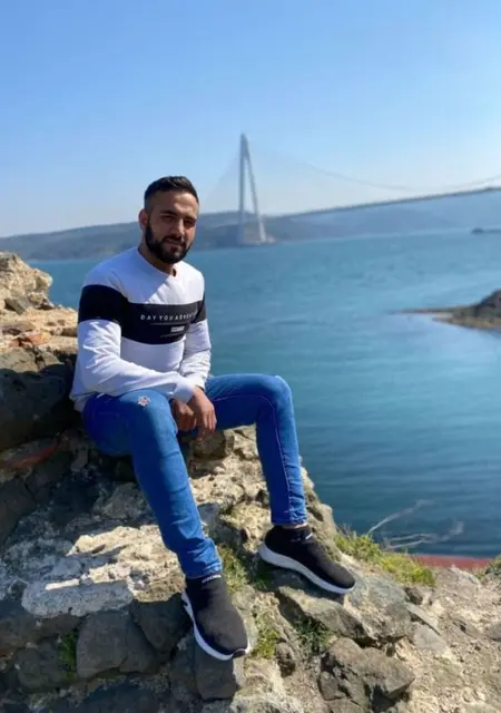 Я Sezer, 22, из Стамбула, ищу знакомство