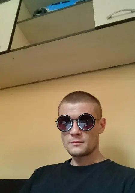 Я Dima, 38, знакомлюсь без обязательств в Korostychev