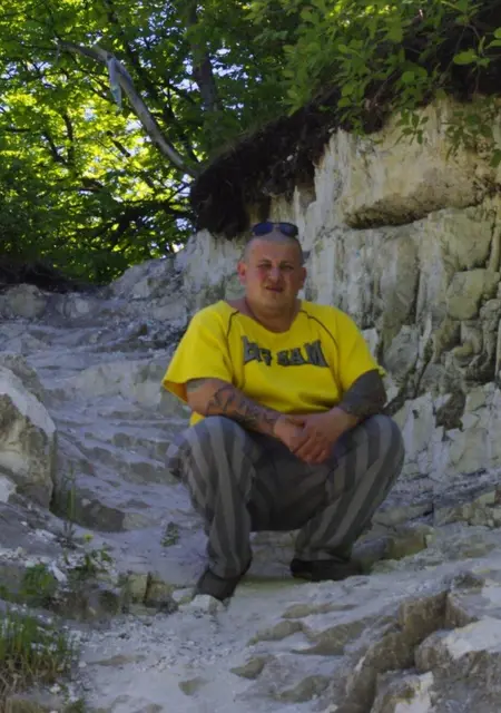 Я Виталик, 72, из Донецка, ищу знакомство для постоянных отношений