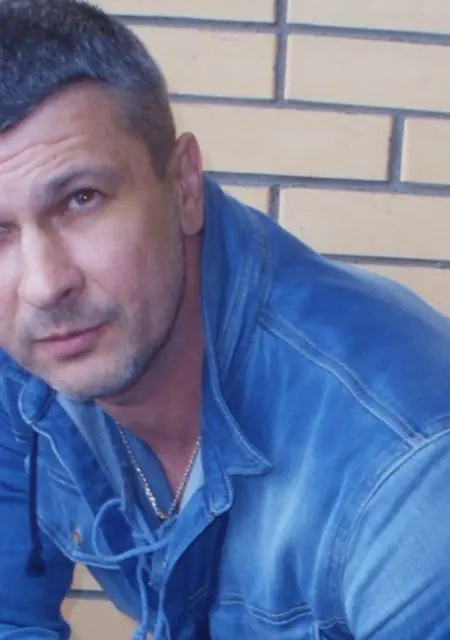 Я Дмитрий, 46, из Ужгорода, ищу знакомство для приятного времяпровождения