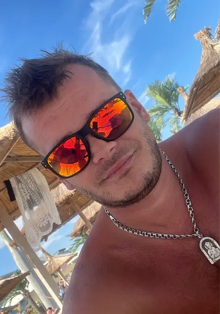 I'm Ivan, 34, looking to meet for pleasant pastime in Birkenhead