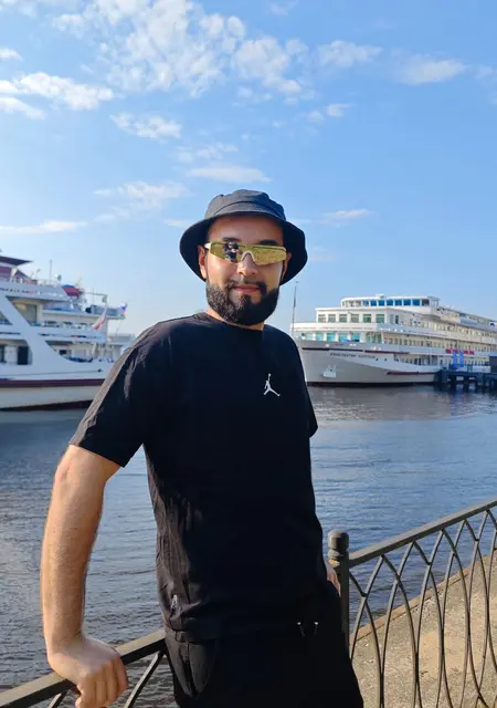 Михаил Кузнецов из Амстердама, мне 25, познакомлюсь на одну ночь