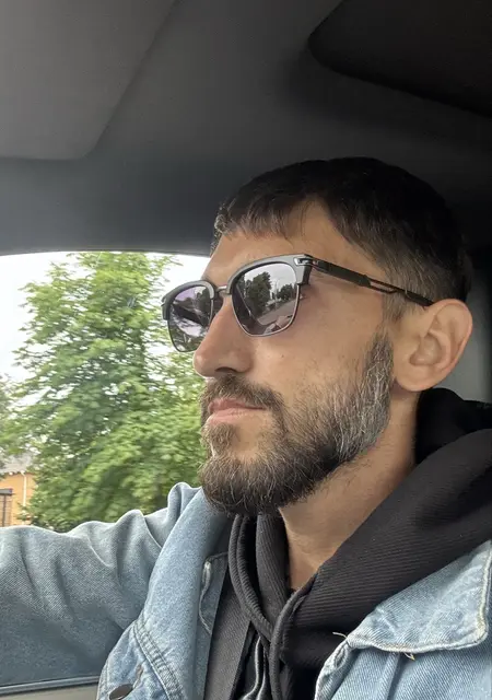 Я Евгений, 35, из Чернигова, ищу знакомство для приятного времяпровождения