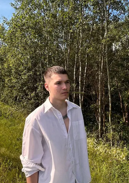 Влад из Минска, мне 21, познакомлюсь для общения