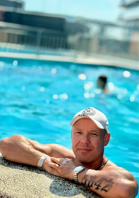 Я Rrr, 44, из Амстердама, ищу знакомства без обязательств