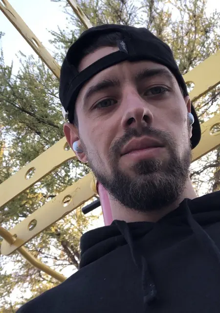 Ваня из Киева, мне 31, познакомлюсь на одну ночь