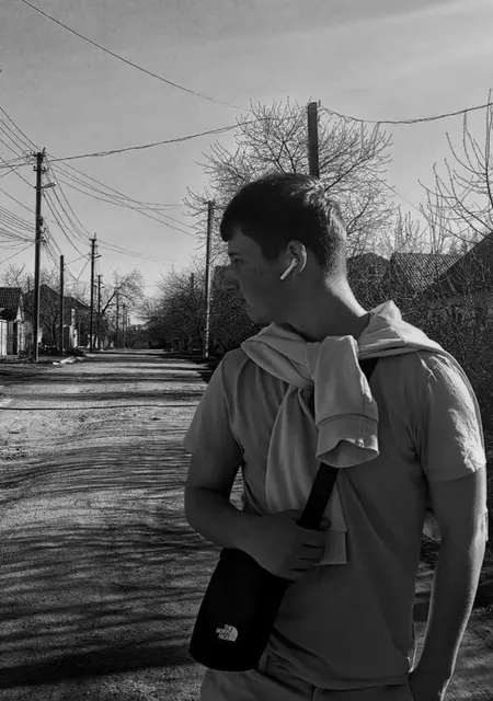 Я Назар, 20, из Днепра, ищу знакомства без обязательств