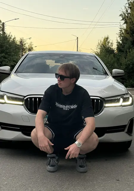 Roman de Madrid, tengo 18 años, listo para conocer para relación abierta