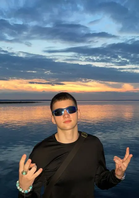 Я Владислав, 19, знакомлюсь для дружбы в Львове