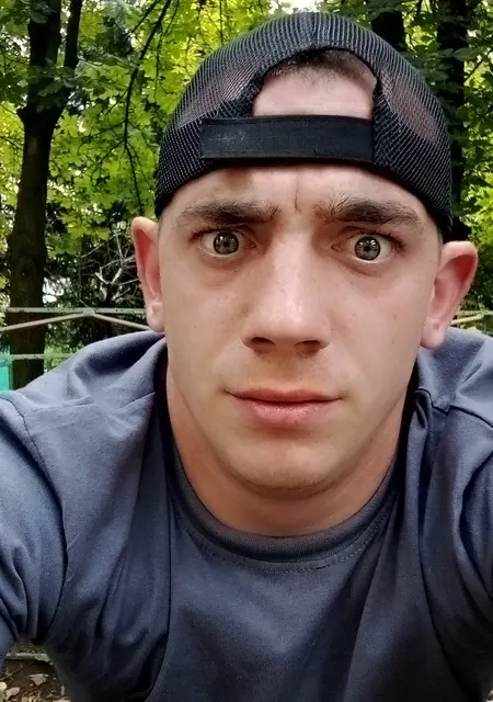 Давид из Макеевки, ищу на сайте знакомства без обязательств