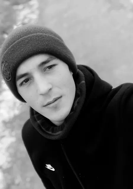 Валентин из Сум, ищу на сайте знакомства на одну ночь