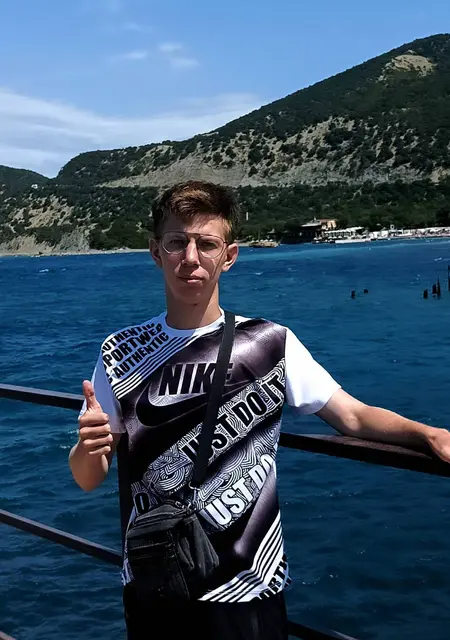 Богдан из Луганска, ищу на сайте постоянные отношения