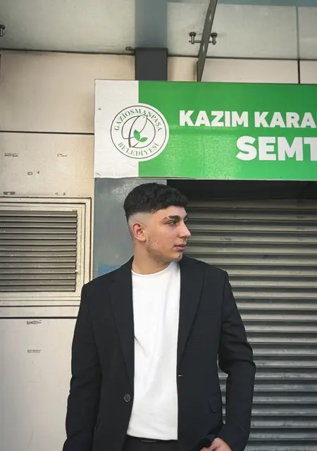 Ahmet из Стамбула, мне 19, познакомлюсь на одну ночь