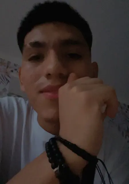 Marlon из Овьедо, мне 23, познакомлюсь на одну ночь