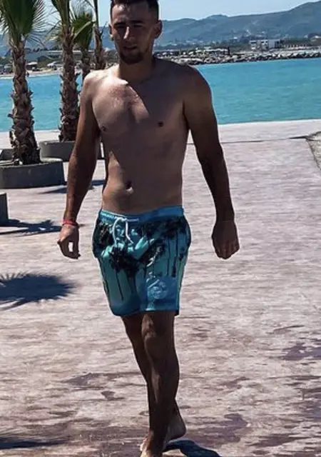 Я Александр, 27, знакомлюсь без обязательств в Криничках