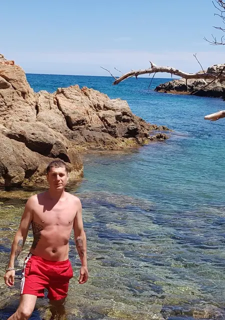 Я Алекс, 39, из Сум, ищу знакомства на одну ночь