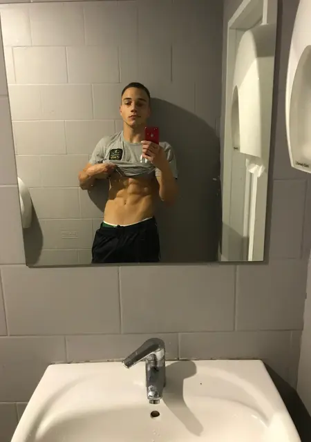 Я Tony, 22, знакомлюсь без обязательств в Ровно