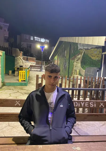 Я Melihcan, 21, из Измита, ищу знакомство для приятного времяпровождения