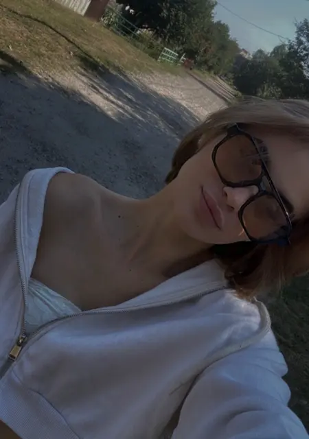 Кира з Дніпро, мені 23 років, познайомлюсь на одну ніч