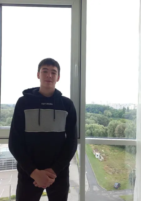 Я Слава, 21, знакомлюсь на одну ночь в Хмельницком