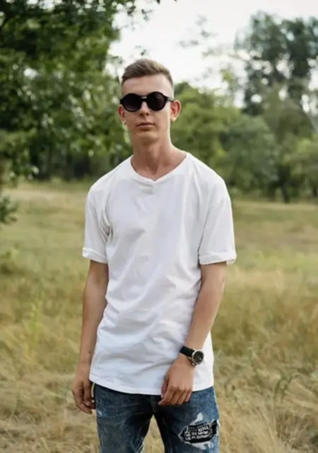 Дмитрий из Днепра, мне 23, познакомлюсь на одну ночь