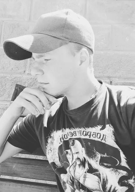 Я Саша, 24, из Трускавца, ищу знакомства на одну ночь