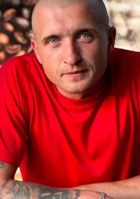 Діма из Черкасс, мне 33, познакомлюсь без обязательств