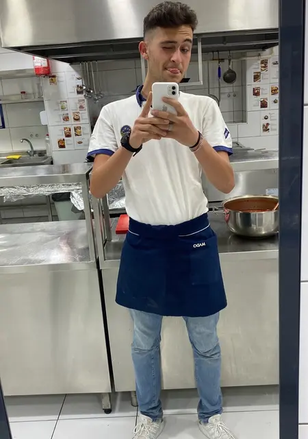 Я Ula, 21, из Измира, ищу знакомство для постоянных отношений