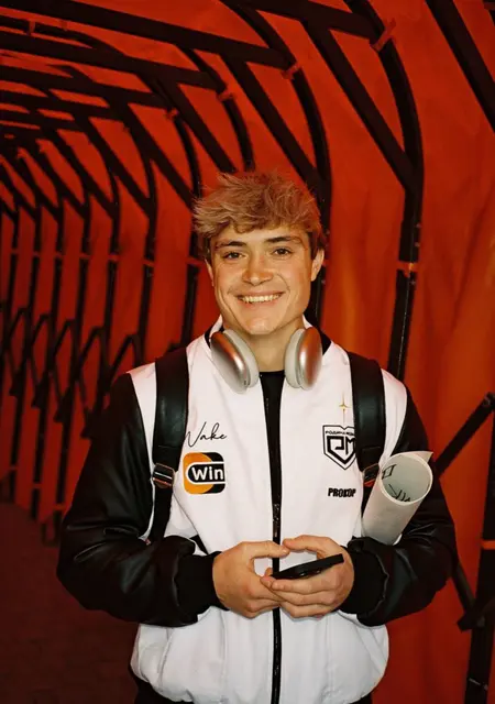 Миша из Анкары, мне 21, познакомлюсь для открытые отношения