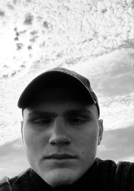 Я Andrey, 22 років з Павлограда, шукаю знайомства без зобов'язань