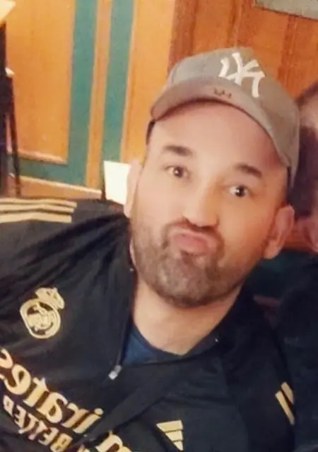 Soy José Luis, 43 años de Valdepenas, busco conocer gente para relación sin ataduras