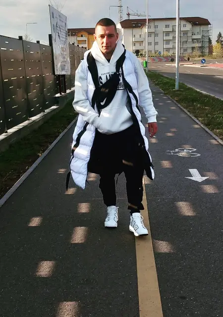 Soy Laurentiu, 27 años de Madrid, busco conocer gente para relación a largo plazo