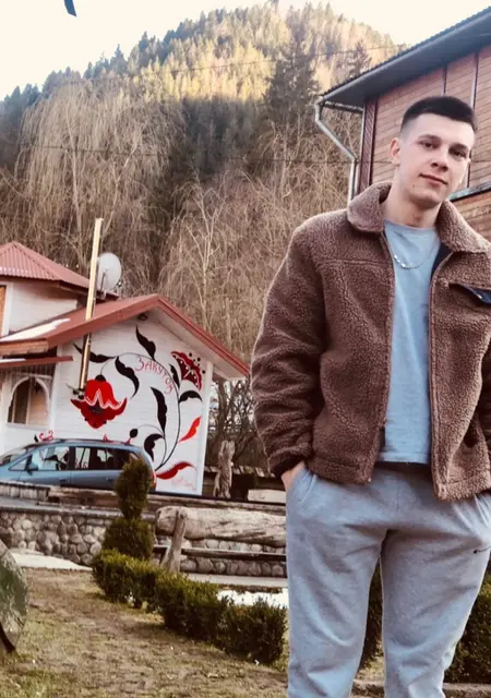 Ivar из Ровно, мне 24, познакомлюсь на одну ночь