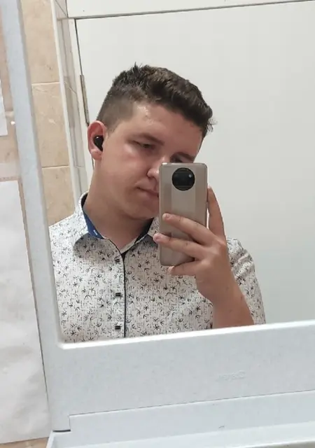 Артем Волков з Макіївки, мені 20 років, познайомлюсь на одну ніч