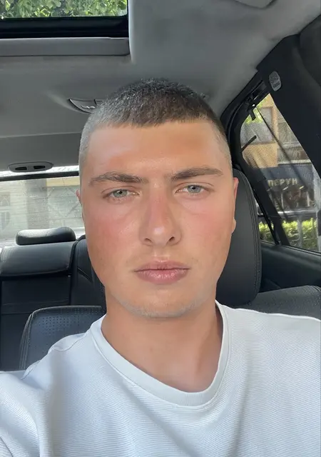Я Иван, 23, знакомлюсь на одну ночь в Казанлык