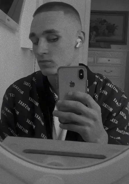 Я Кирилл, 21, из Одессы, ищу знакомства без обязательств