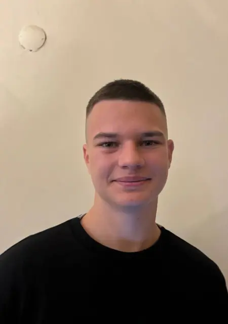 Я Vlad, 18 років з Києва, шукаю знайомства на одну ніч