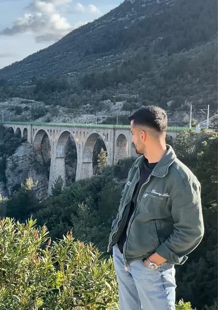 Я Hayal, 24, из Измира, ищу знакомства без обязательств