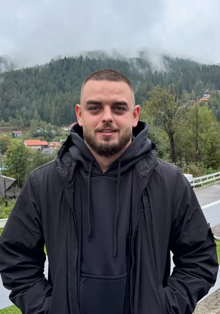 Я Владимир, 27 років з Одеси, шукаю знайомство для спілкування